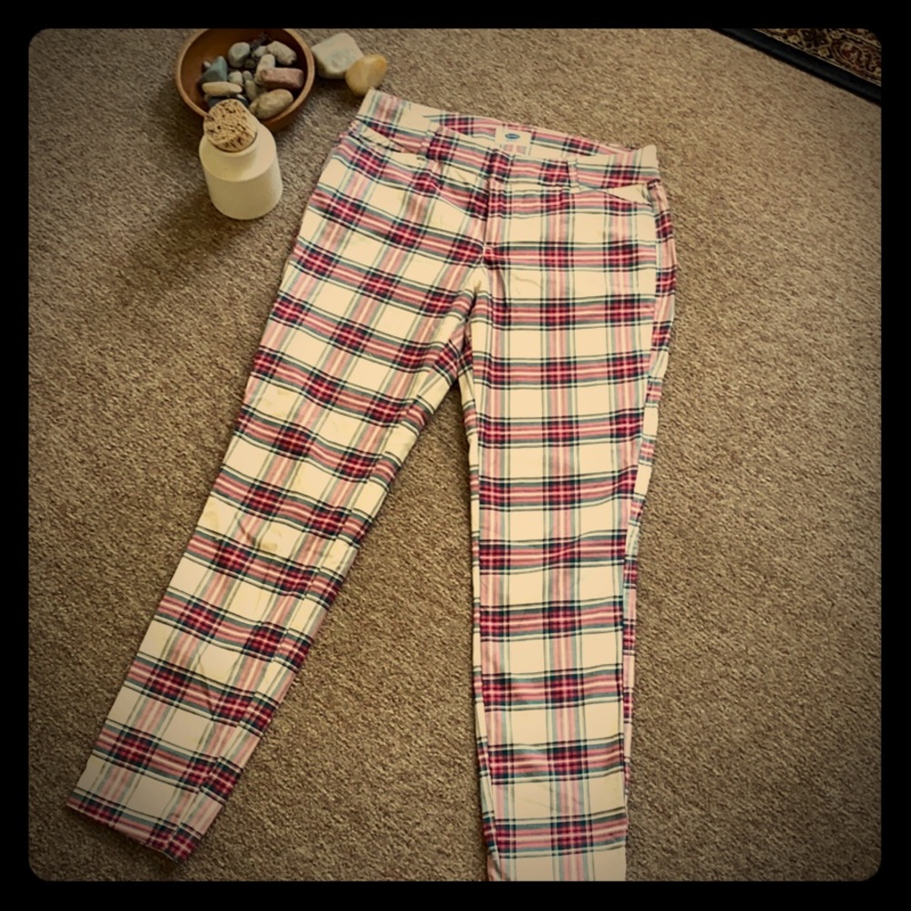 Old Navy red/green/cream plaid pixie pants